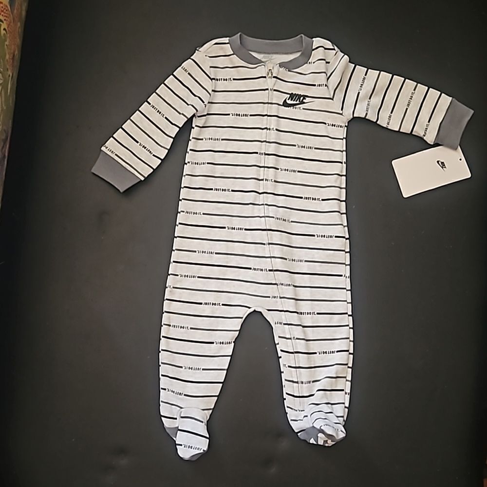 Nike Just Do It baby sleep 6m